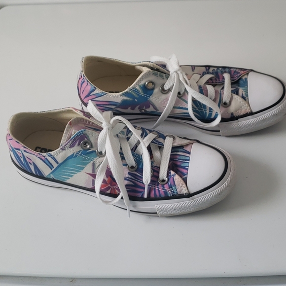 Tropical Pint Low Top Chuck Taylors Size 7 - Picture 2 of 5